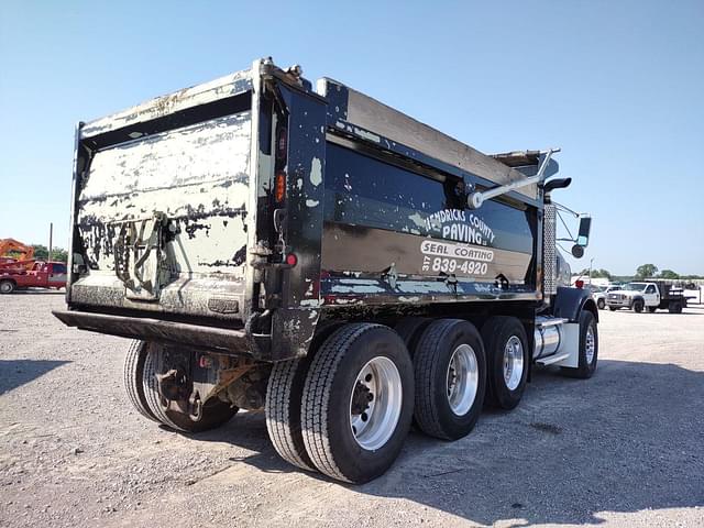 Image of Kenworth T8 equipment image 4