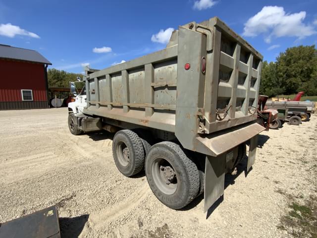 Image of Chevrolet Kodiak equipment image 3