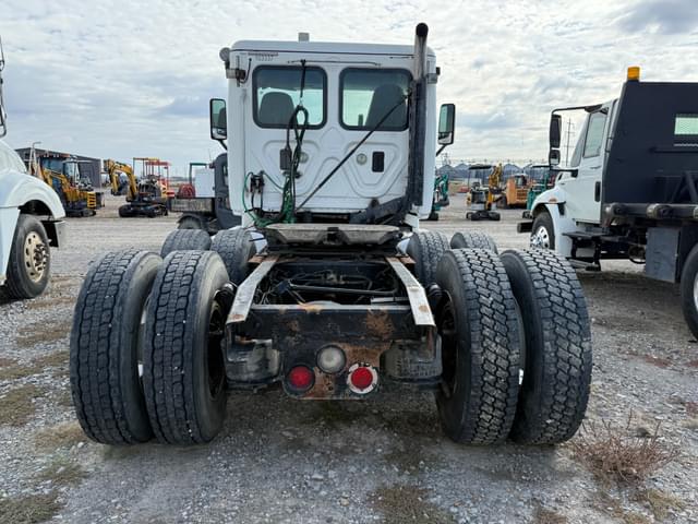Image of Freightliner Cascadia equipment image 4