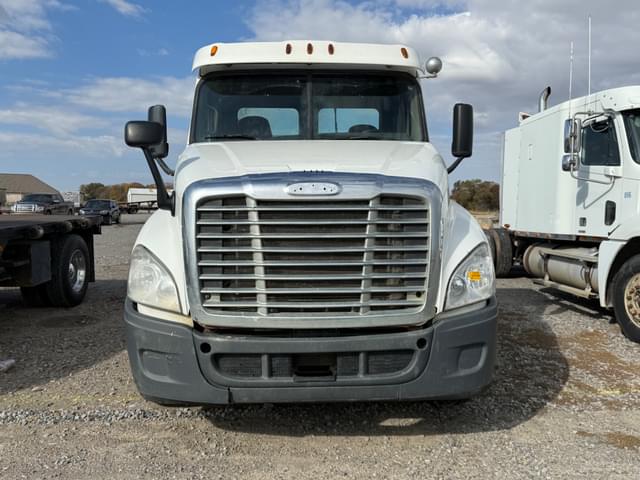 Image of Freightliner Cascadia equipment image 1