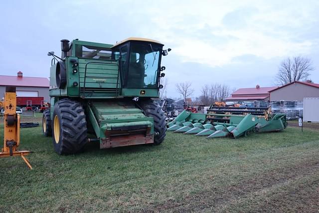 Image of John Deere 7720 equipment image 1