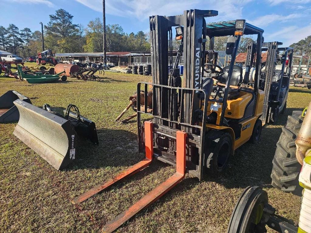 Hyundai 30L-7A Equipment Image0