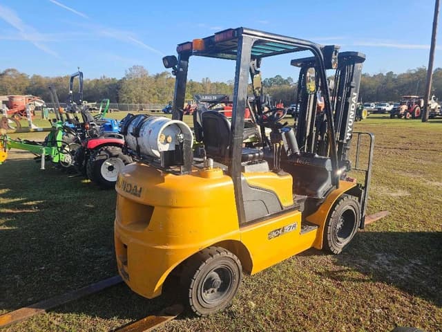 Image of Hyundai 30L-7A equipment image 2