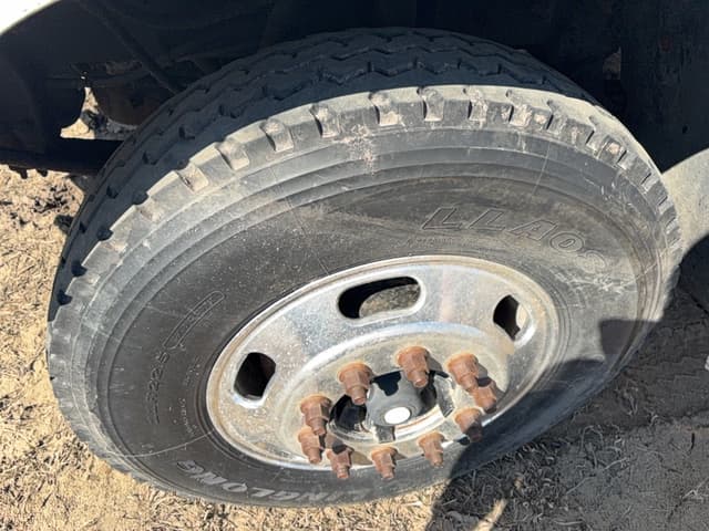 Image of Freightliner FLD112 equipment image 2