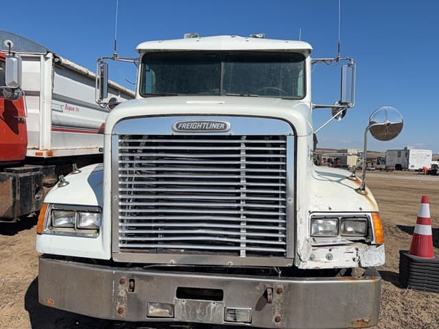 Image of Freightliner FLD112 equipment image 1