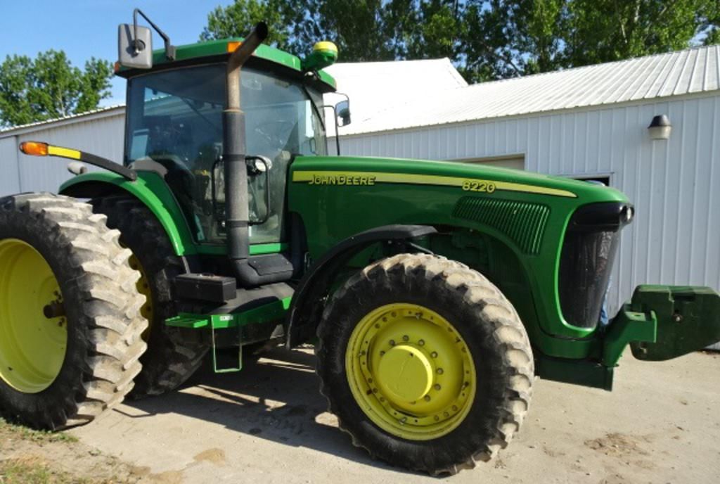 Main image John Deere 8220