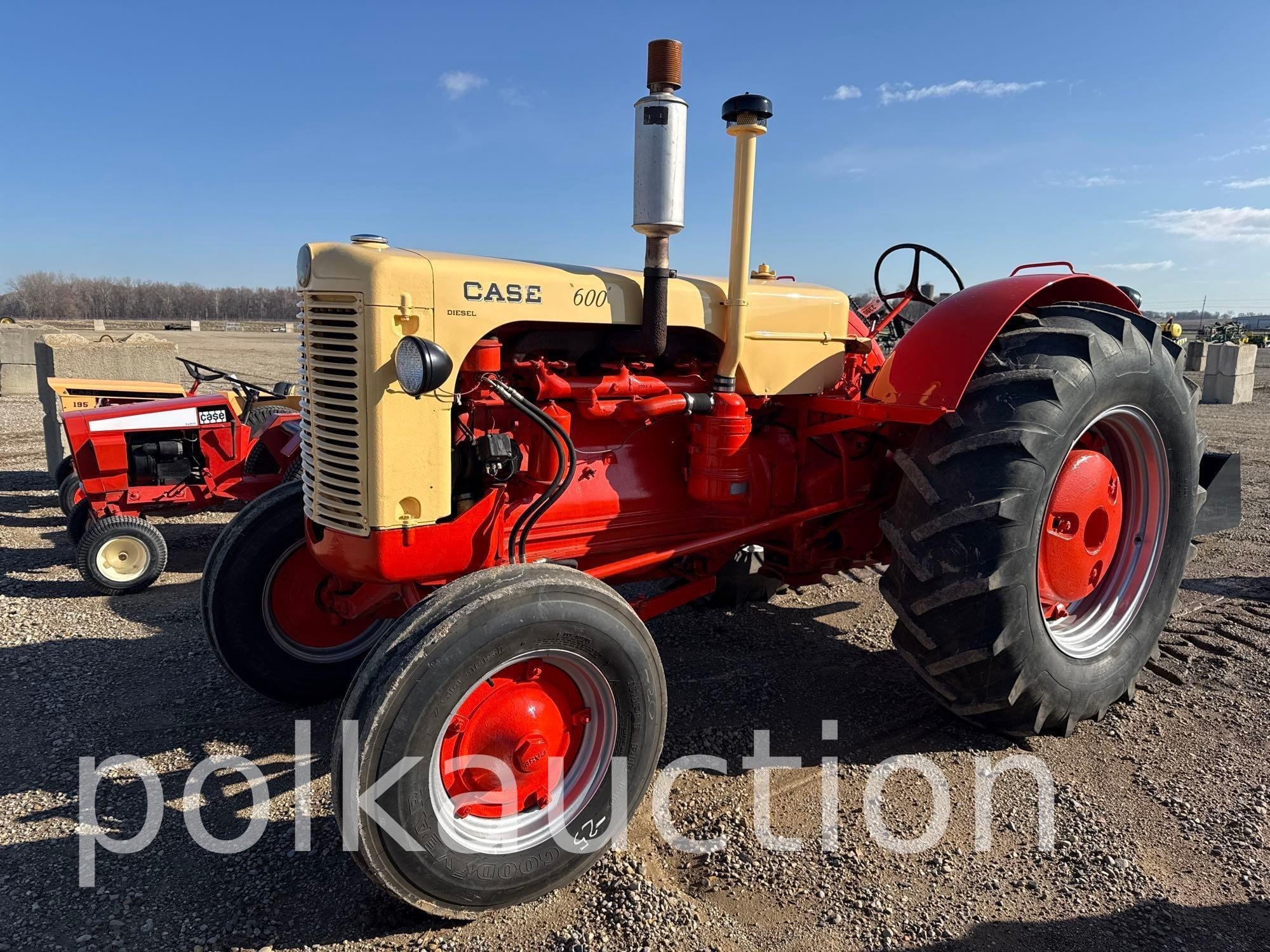 J.I. Case 600 Equipment Image0