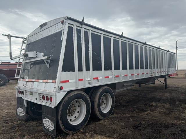 Image of Cornhusker 800 equipment image 3