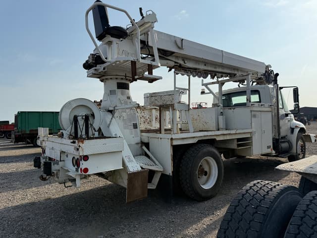 Image of International 4300 equipment image 3