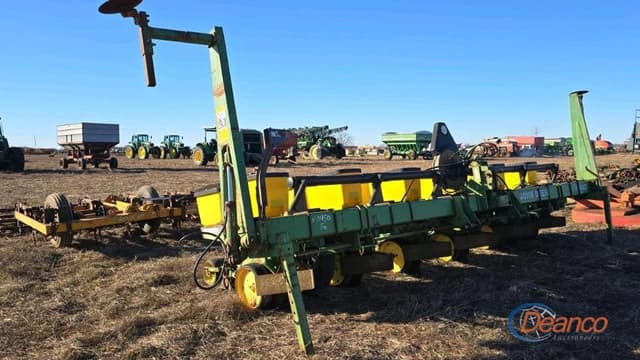 Image of John Deere 7300 equipment image 1