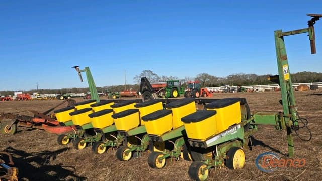 Image of John Deere 7300 equipment image 3