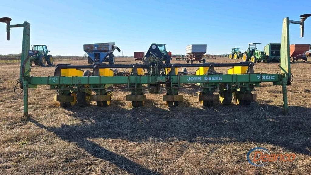 Image of John Deere 7300 Primary image