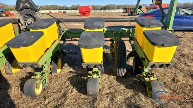 Image of John Deere 7300 equipment image 4