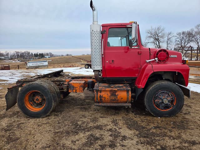 Image of Ford L9000 equipment image 2