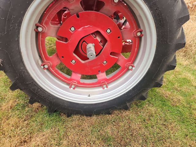 Image of Farmall 460 equipment image 3