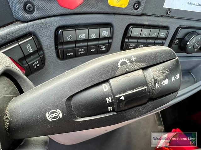 Thumbnail image Freightliner Cascadia 113 18