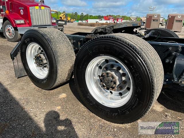 Thumbnail image Freightliner Cascadia 113 40