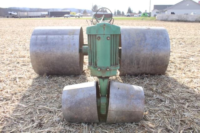 Image of John Deere 520 equipment image 1