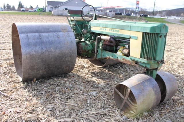 Image of John Deere 520 equipment image 2