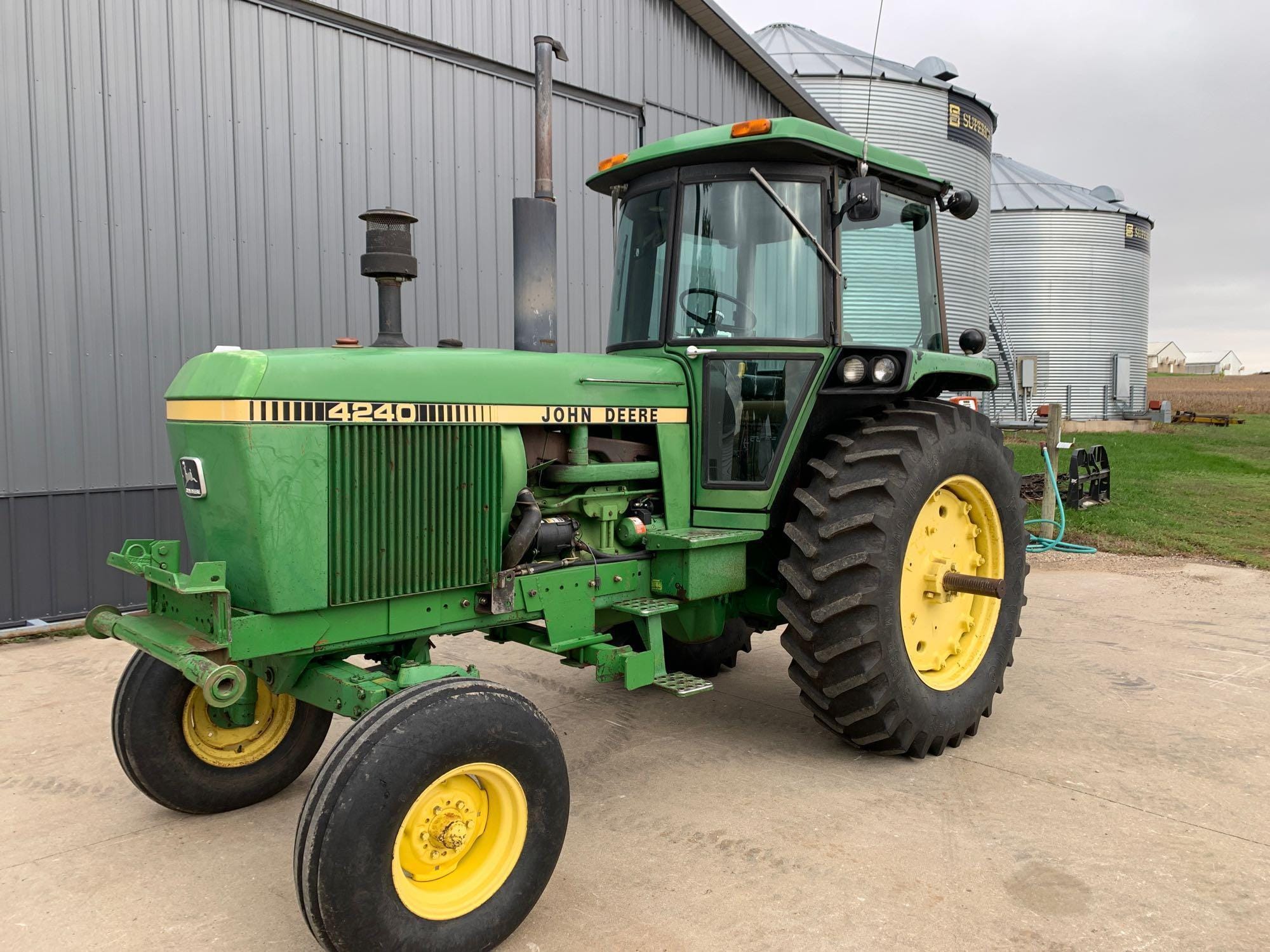 Main image John Deere 4240