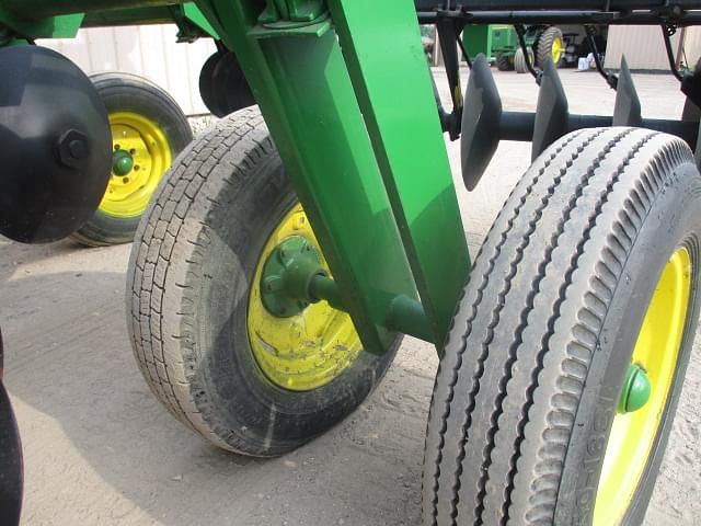 Image of John Deere 230 equipment image 3