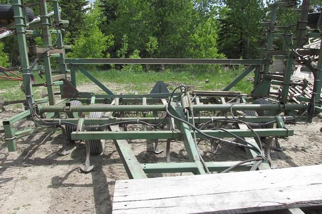 Image of John Deere 1000 equipment image 1