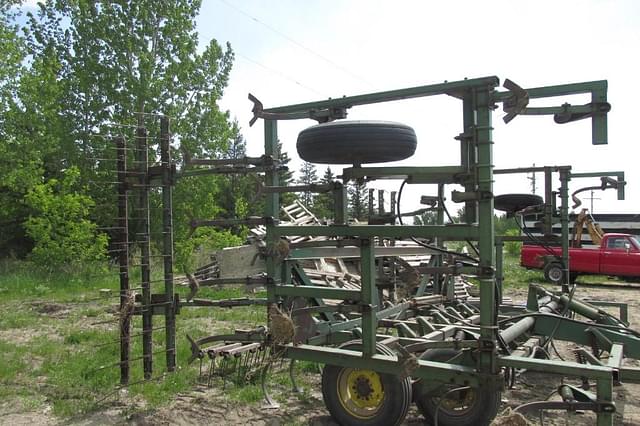Image of John Deere 1000 equipment image 3
