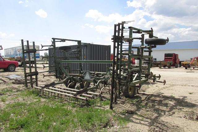 Image of John Deere 1000 equipment image 4