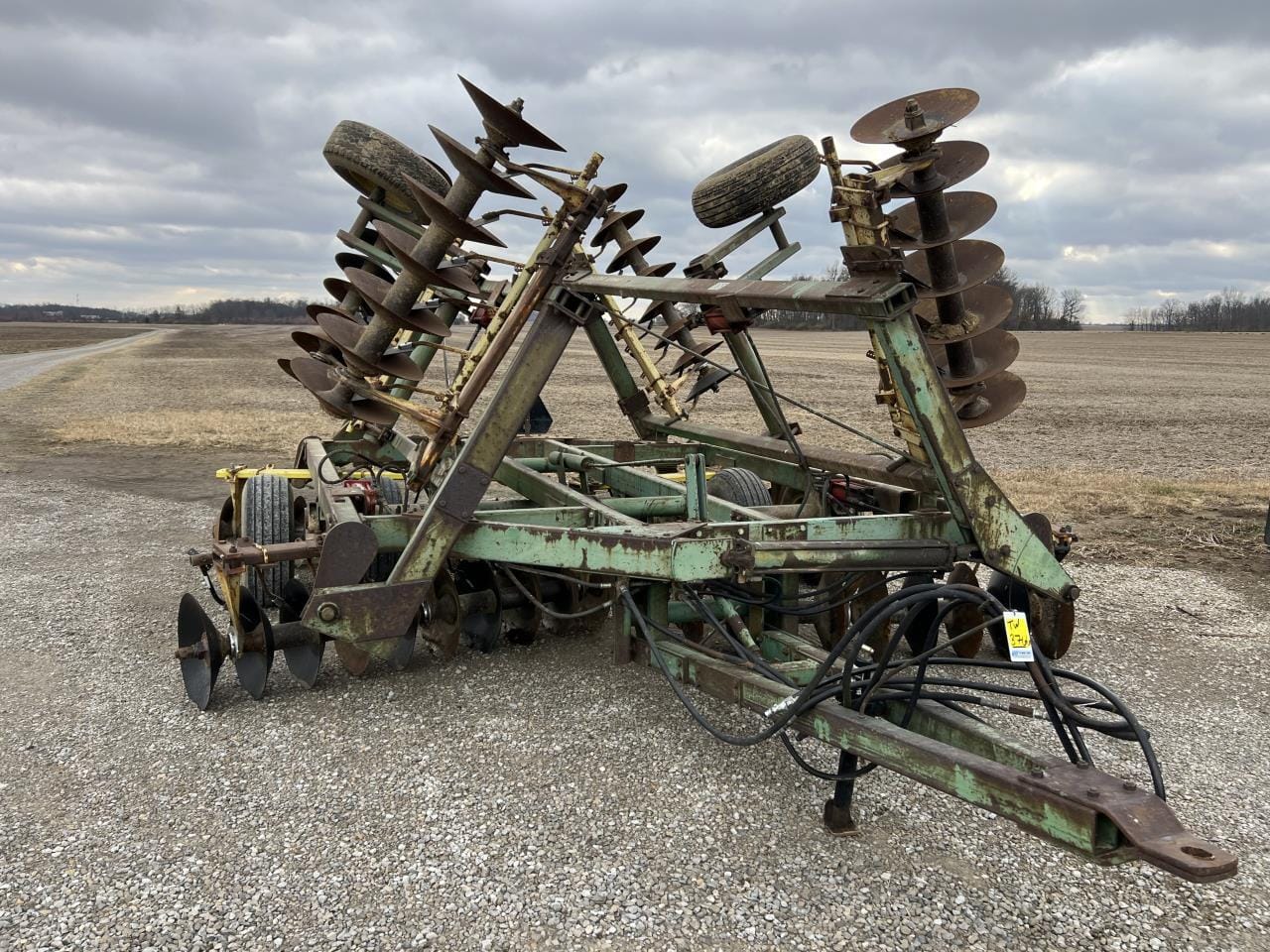 John Deere 330 Equipment Image0