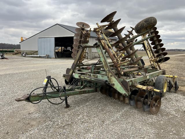 Image of John Deere 330 equipment image 1