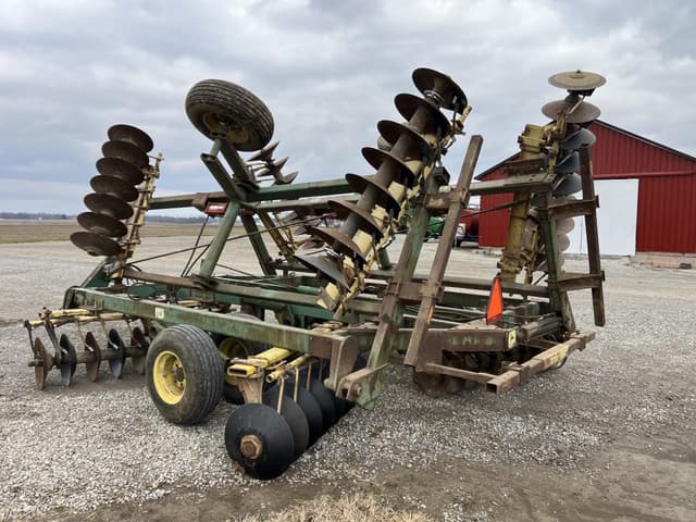 Image of John Deere 330 equipment image 4