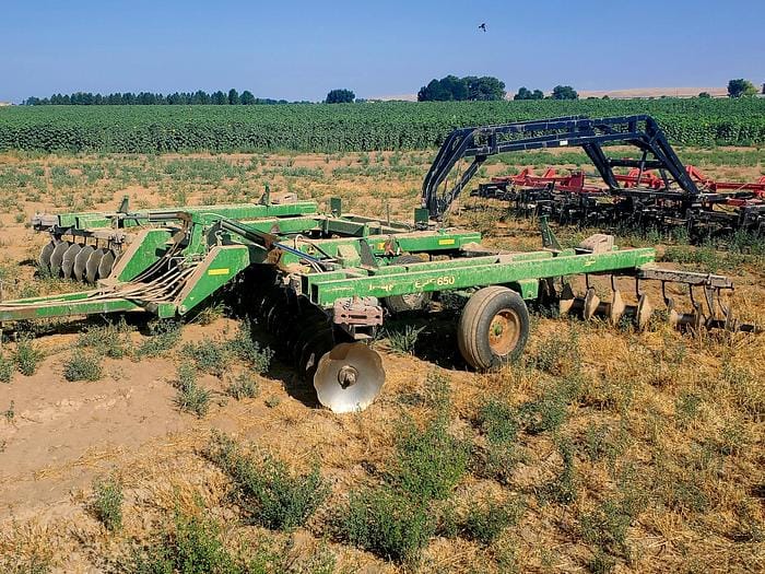 John Deere 650 Equipment Image0