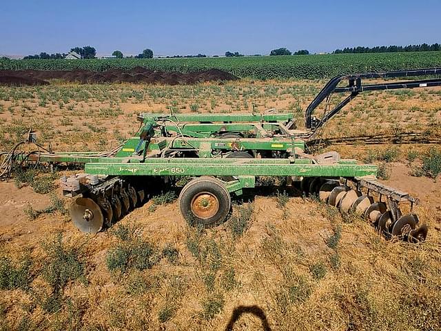 Image of John Deere 650 equipment image 1