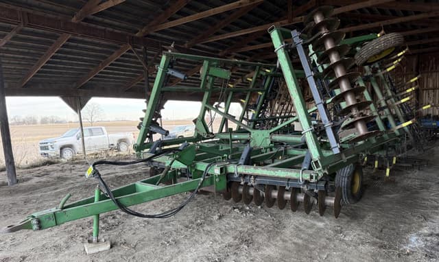 Image of John Deere 724 equipment image 3