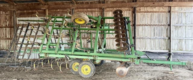 Image of John Deere 724 equipment image 1