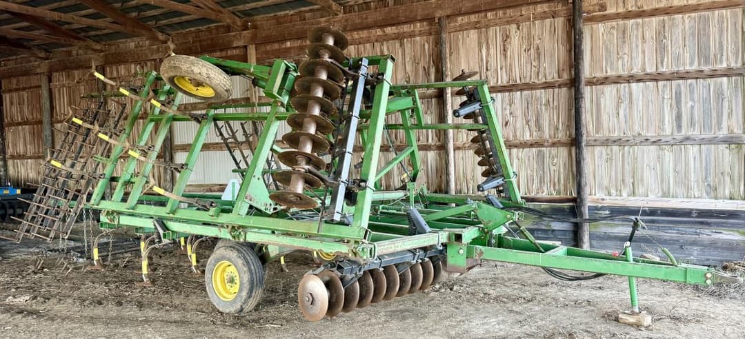 Image of John Deere 724 Primary image