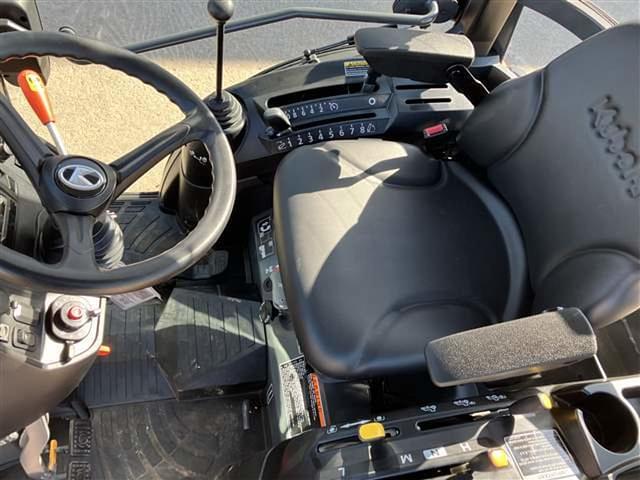 Image of Kubota LX2620HSDC equipment image 2