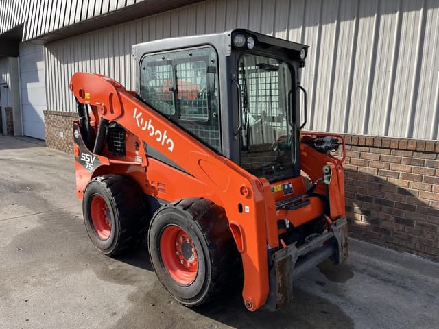 Image of Kubota SSV75HC equipment image 4
