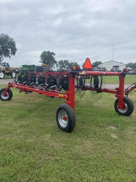 Image of Massey Ferguson 3983 equipment image 2