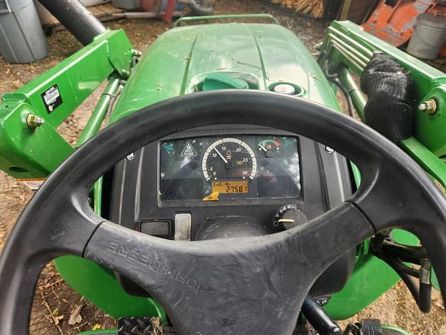 Image of John Deere 3025E equipment image 3