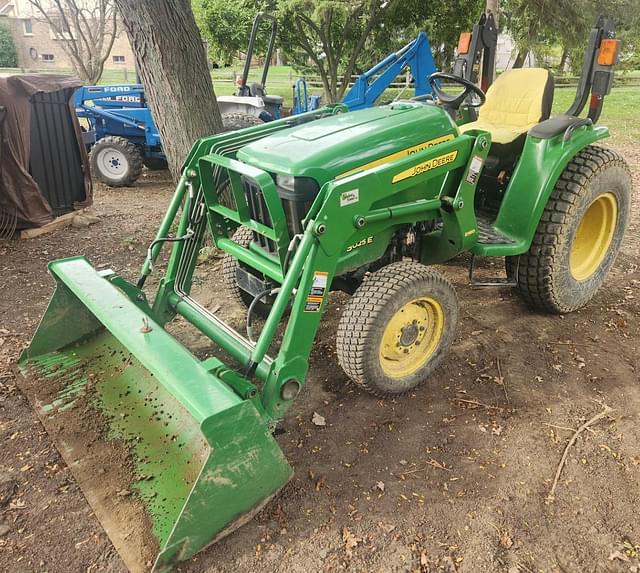 Image of John Deere 3025E equipment image 2