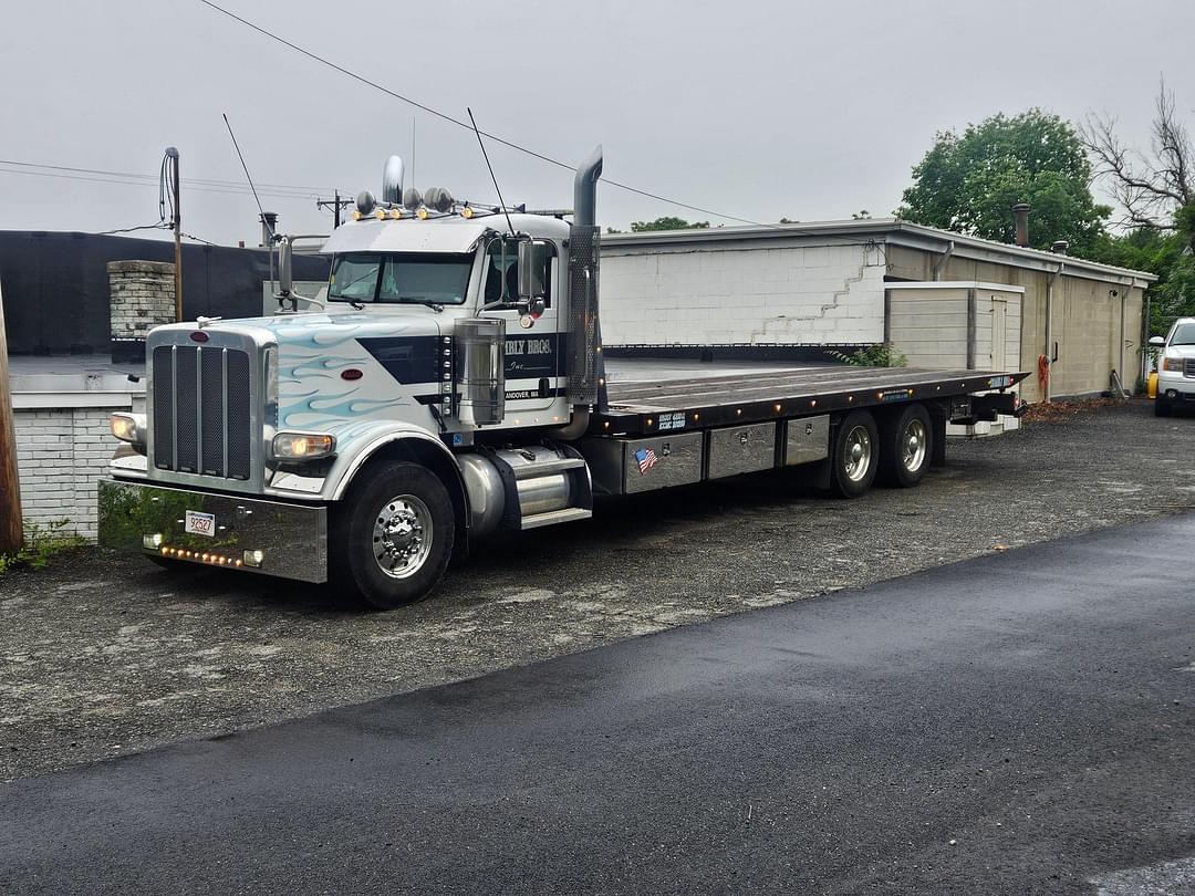 Image of Peterbilt 389 Primary image