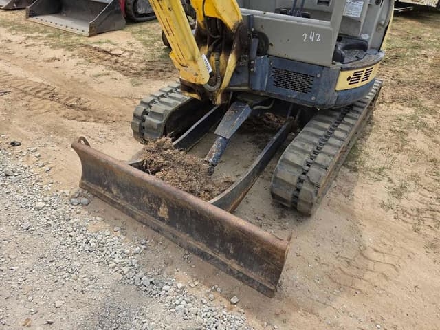 Image of Yanmar VI035 equipment image 4