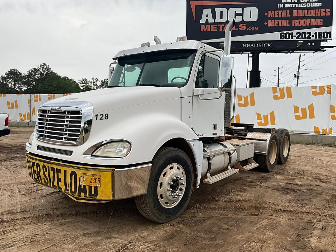 Image of Freightliner Columbia Primary image