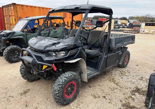 Image of Can-Am Defender HD10 equipment image 1
