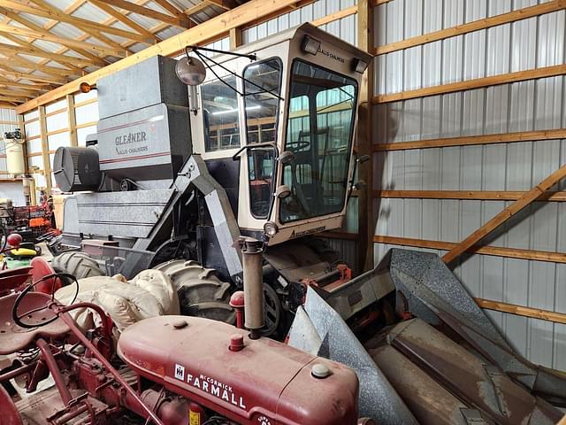 Image of Gleaner K equipment image 3