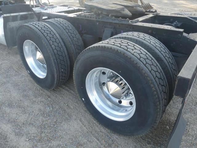 Image of Peterbilt 359 equipment image 4