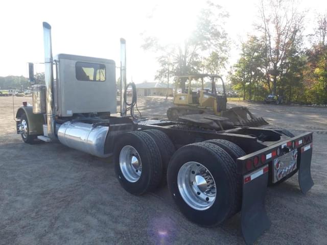 Image of Peterbilt 359 equipment image 3