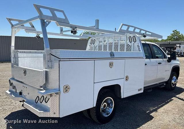 Image of Chevrolet 3500HD equipment image 4
