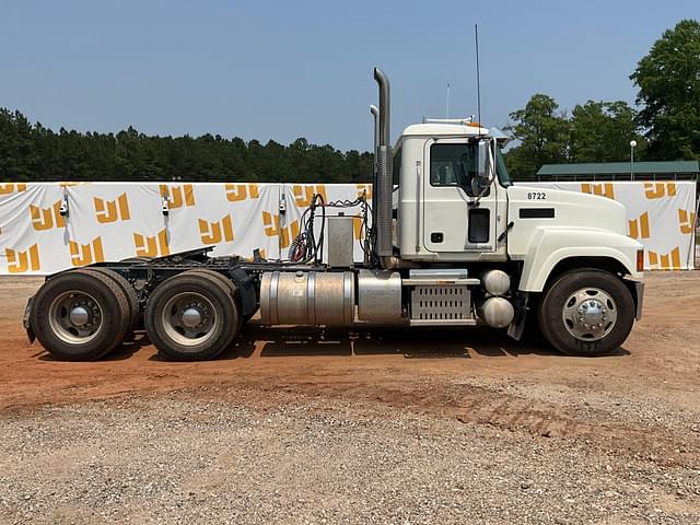 Image of Mack Pinnacle CHU613 equipment image 3